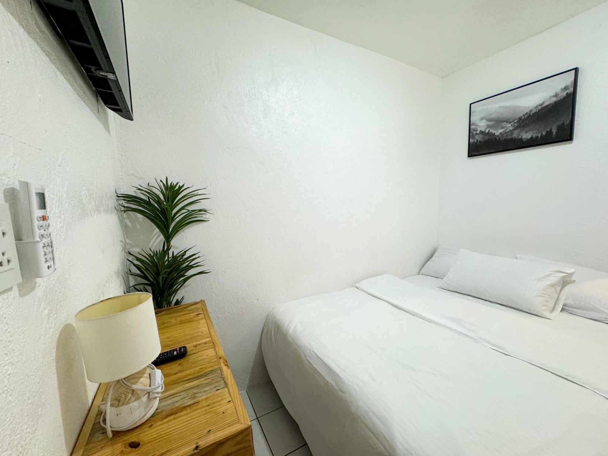 West Coast Beach House Cebu Stadt Exterior foto